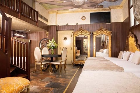 Club Room | In-room safe, desk, iron/ironing board, free WiFi