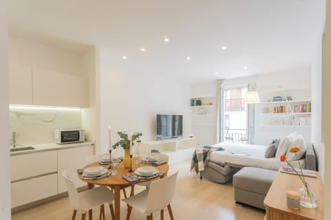 Apartment (1 Bedroom) | Living area | 32-inch TV with cable channels