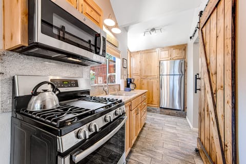 Cabin, Multiple Beds, Pool Access, Mountain View (VC178) | Private kitchen | Coffee/tea maker