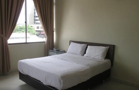 Standard Room, 1 Double Bed | Iron/ironing board, free WiFi, bed sheets