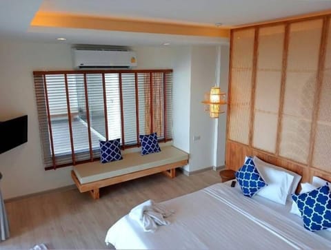 Premium Beachfront Ground Floor | Minibar, free WiFi, bed sheets