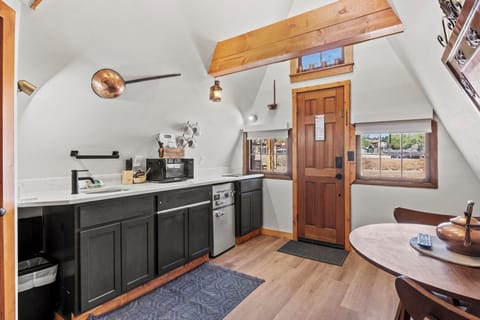 Cabin | Private kitchen