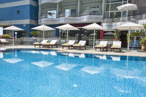 Outdoor pool, pool umbrellas, sun loungers