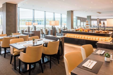 Daily buffet breakfast (EUR 21.50 per person)