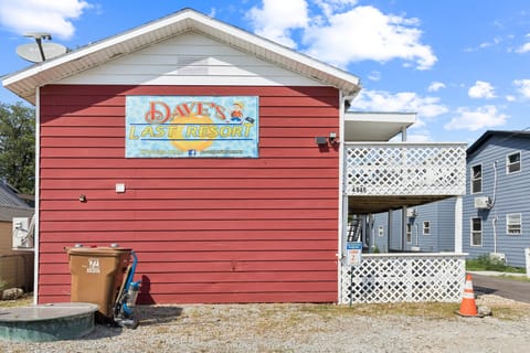 Room, 1 Bedroom | Property grounds