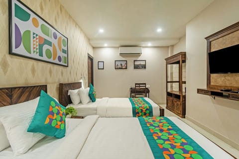 Deluxe Double Room | Iron/ironing board