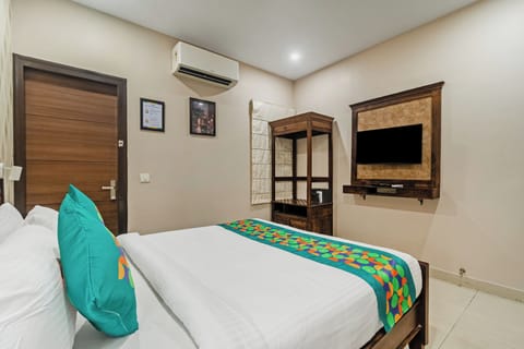 Standard Double Room | Iron/ironing board