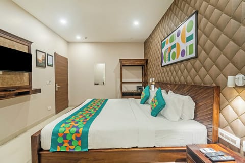 Deluxe Double Room | Iron/ironing board