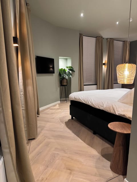 Cuypers | Blackout drapes, soundproofing, free WiFi