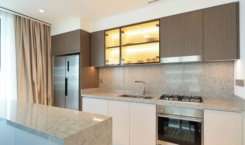 Deluxe Apartment, Balcony, Sea View | Private kitchen | Full-size fridge, microwave, oven, stovetop