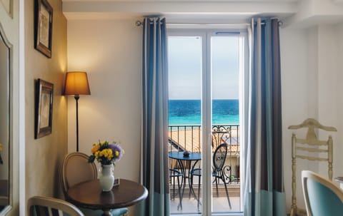 Superior Double Room, Sea View | Premium bedding, minibar, in-room safe, desk