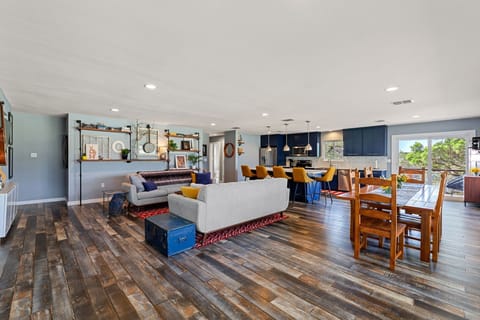 House, Multiple Beds, Patio, Garden View (TX Sunset Ranch (17)) | Living area | 42-inch flat-screen TV with digital channels