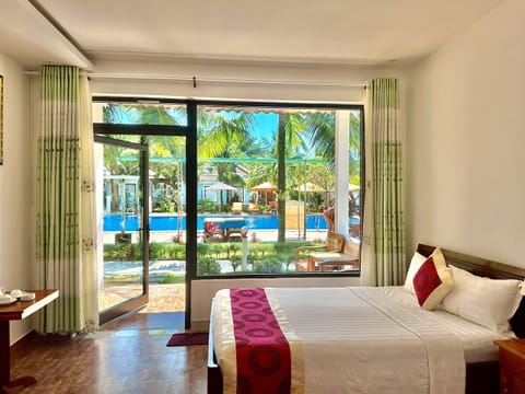 Deluxe Bungalow, Pool View | Minibar, in-room safe, desk, blackout drapes