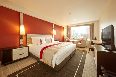 Deluxe King Room, Non Smoking (9-10F) (Upper Floor) | Hypo-allergenic bedding, in-room safe, desk, blackout drapes