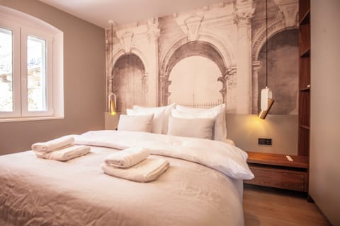 Deluxe Apartment | Iron/ironing board, free WiFi