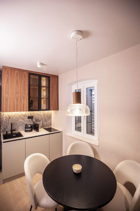 Deluxe Apartment | In-room dining