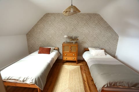 Chambre Christine et Suzanne | Free WiFi, bed sheets