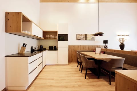 Alpenstolz 2.10 mit Infrarotkabine | Private kitchen | Fridge, oven, stovetop, dishwasher