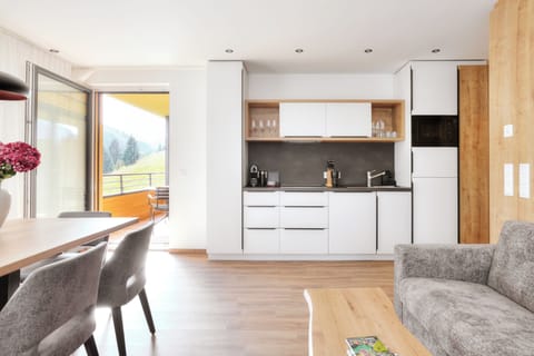 Alpenstolz 3.01 | Private kitchen | Fridge, microwave, oven, stovetop