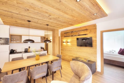 Alpenstolz 4.04 | Private kitchen | Fridge, microwave, oven, stovetop