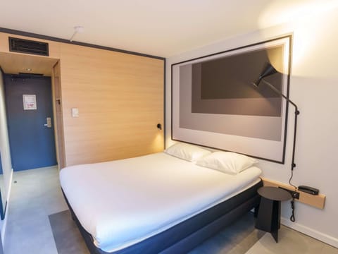 Standard Double Room, 1 Double Bed | In-room safe, desk, soundproofing, iron/ironing board