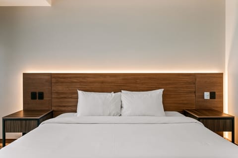 Desk, laptop workspace, iron/ironing board, free WiFi