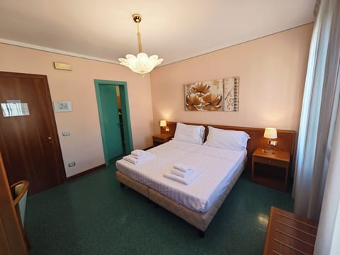 Double or Twin Room | Free WiFi