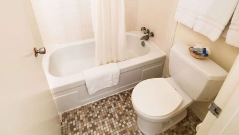 Studio Suite, Multiple Beds, Non Smoking, Kitchenette | Bathroom | Combined shower/tub, deep soaking tub, hair dryer, towels