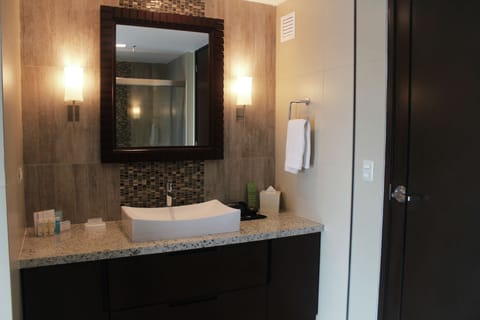 King Suite, Refrigerator | Bathroom | Shower, free toiletries, hair dryer, towels