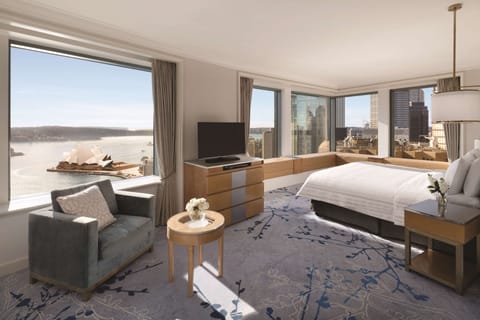 Horizon Premier Sydney Harbour 1 King, Lounge Access, High Floor | Premium bedding, in-room safe, desk, blackout drapes