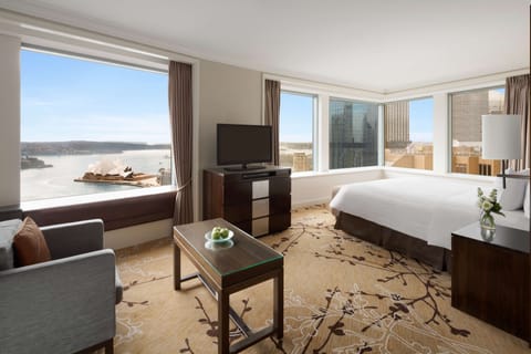 Grand Premier Sydney Harbour View 1 King | Premium bedding, in-room safe, desk, blackout drapes