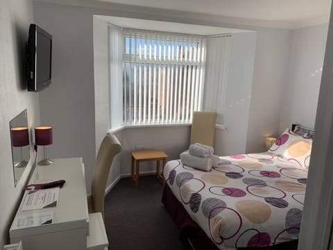 Superior Double Room, Refrigerator & Microwave | Desk, iron/ironing board, free WiFi, bed sheets