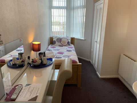 Standard Single Room, Shared Bathroom | Desk, iron/ironing board, free WiFi, bed sheets