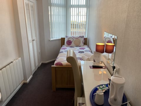 Standard Single Room, Shared Bathroom | Desk, iron/ironing board, free WiFi, bed sheets