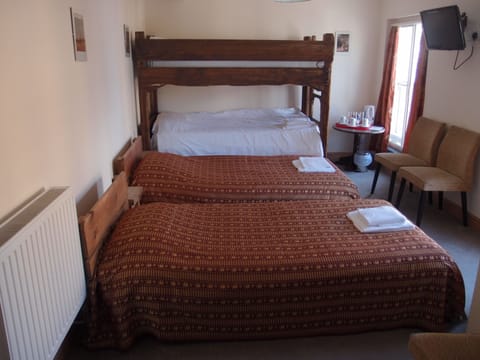 Quadruple Room (1 double + bunk bed) | Select Comfort beds, free WiFi