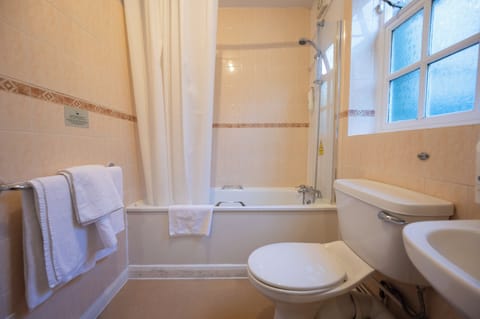 Double Room | Bathroom | Towels