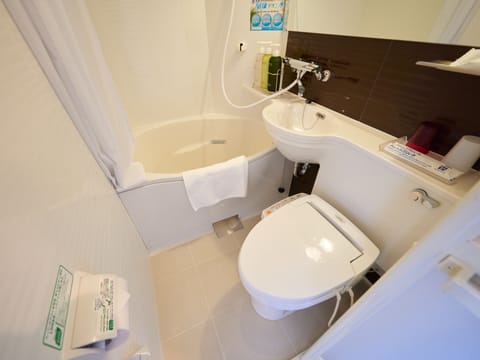 Combined shower/tub, free toiletries, hair dryer, slippers