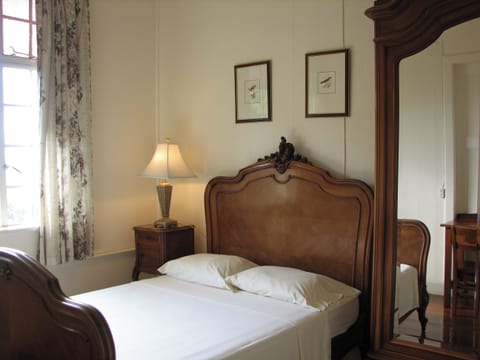 Classic Room, 1 Double or 2 Twin Beds, Shared Bathroom | Individually decorated, individually furnished, desk, free WiFi