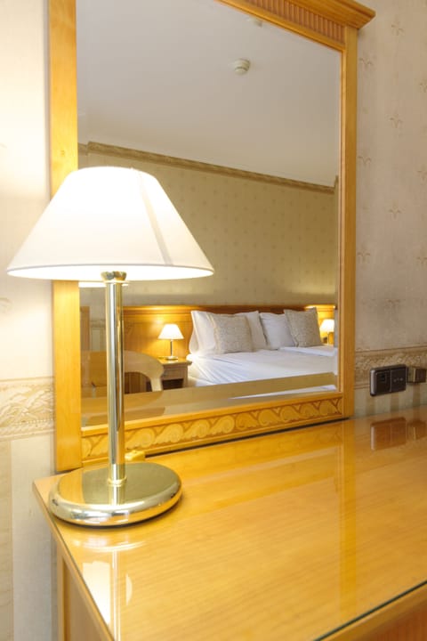 Deluxe Double Room, Private Bathroom | Minibar, in-room safe, blackout drapes, soundproofing