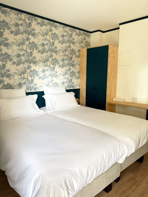 Twin Room | Desk, free WiFi