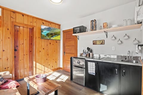 Cabin, Mountain View | Private kitchen
