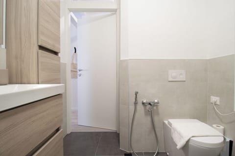 Studio (0 Bedroom) | Bathroom | Shower