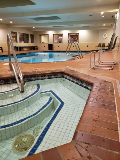 Indoor spa tub