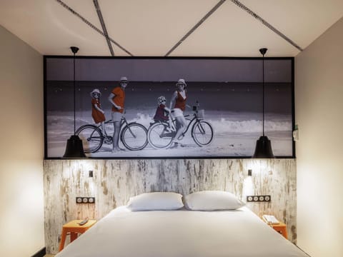 Premium bedding, in-room safe, individually decorated