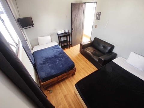 Economy Room | Bathroom | Soap, shampoo, toilet paper