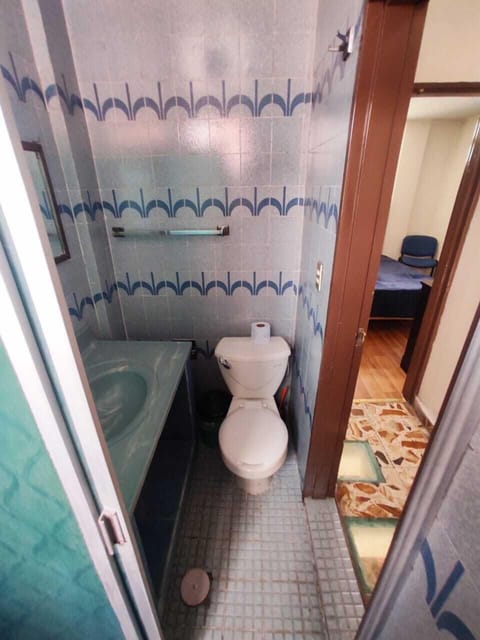 Economy Double Room | Bathroom | Soap, shampoo, toilet paper