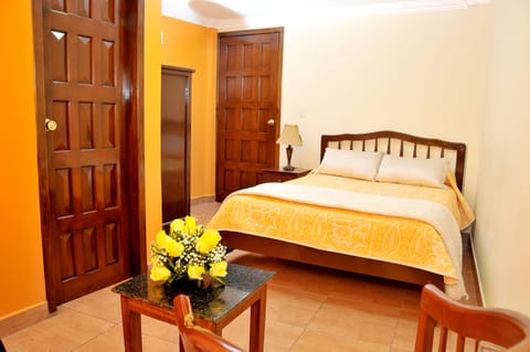 Standard Room, 1 Queen Bed | Free WiFi, bed sheets