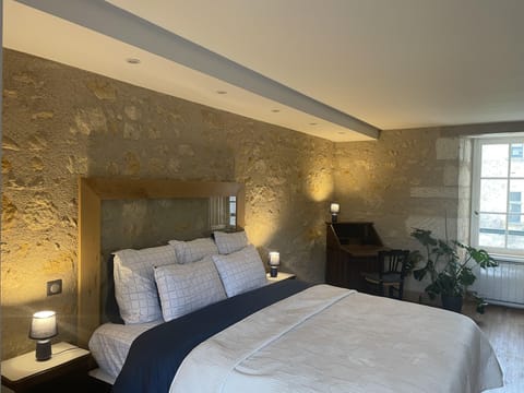 Comfort Studio Suite, 1 King Bed with Sofa bed, Kitchen, Courtyard View | Individually decorated, individually furnished, free WiFi