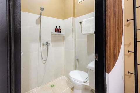 Standard Twin Room | Bathroom