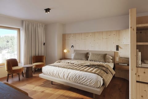 In-room safe, desk, laptop workspace, free WiFi